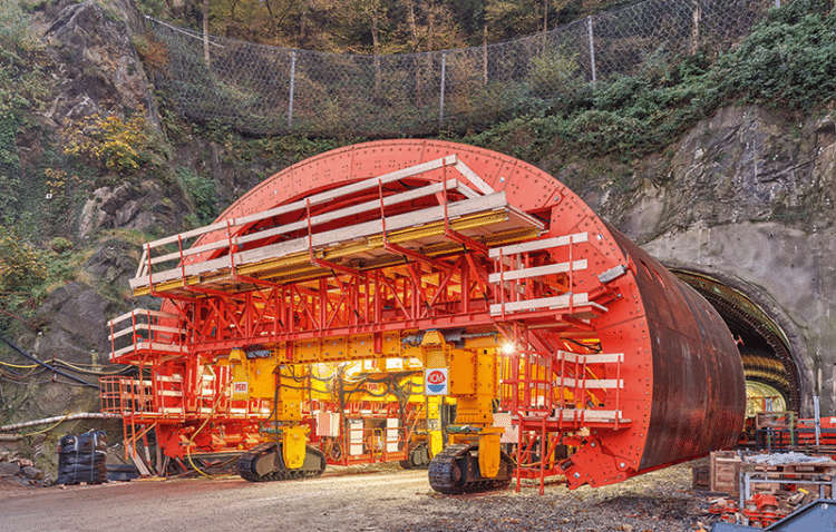 To construct the 1.6km-long access tunnel, PERI engineers developed the first customised and fully hydraulic special-purpose formwork carriage; sufficient to construct the different cross-sections in a total of 170 concreting sections (photo courtesy PERI SE)