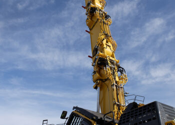 The new Komatsu machine offers an impressive reach height