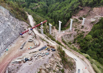 Moving the precast beams for the bridge decks onto the support has been carried out using mobile launchers