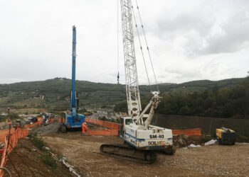 Soilmec piling machines are carrying out piling work for a road widening project in Italy