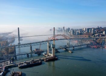 The existing bridge will remain in use until the new bridge is open to traffic in 2024 but then will be removed (image courtesy Spencer Group)