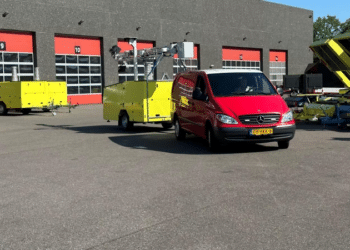 No escape: the trailer units capture images of front seat occupants and the software sends anonymised images to a secure cloud for human review later (image courtesy Acusensus)