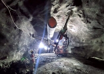 A drill jumbo was used to bore the blastholes for the Pamplona tunnel drive - image courtesy of Area Cucuta