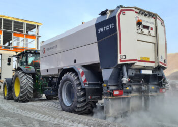 The new models, MC (mounted on a carrier vehicle) and TC (mounted on a trailer), feature a high-speed filling device on both sides