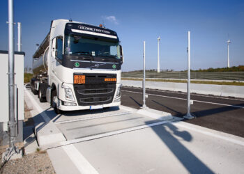 Dynaweigh’s popular HHB01 and HHB02 scales record the total weight and axle loads automatically during crossings at up to 35km/h (image courtesy Batsch Dynaweigh)