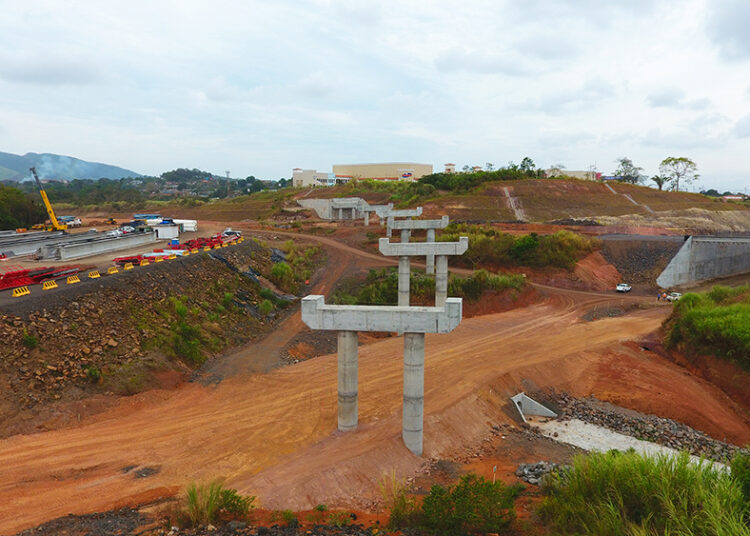 Construction of columns and lintels to build one of the first interchanges (image courtesy of Public Works Ministry of Panama (MOP))
