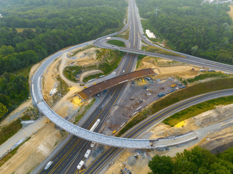 Because the job site was located along the A11 autoroute, there was limited space and access for vehicles and equipment (image courtesy Sarens)