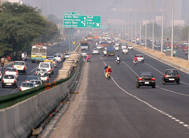 A network of electric roads is planned for a major area of India, with existing diesel buses being replaced by electric models by 2030 – image © courtesy of Pat Smith