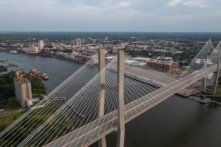 A contract has been awarded to Kiewit to raise the Eugene Talmadge Memorial Bridge that spans the Savannah River – image courtesy of © Wirestock|Dreamstime.com