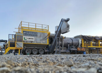 The Lintec CDP14001M plant is providing materials to repair a 5km section of the Oce-003-2022 road network, despite the region's humid and rainy climate