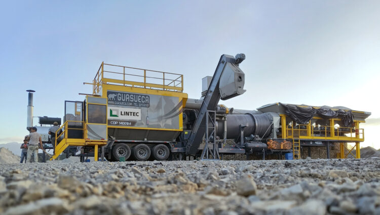 The Lintec CDP14001M plant is providing materials to repair a 5km section of the Oce-003-2022 road network, despite the region's humid and rainy climate