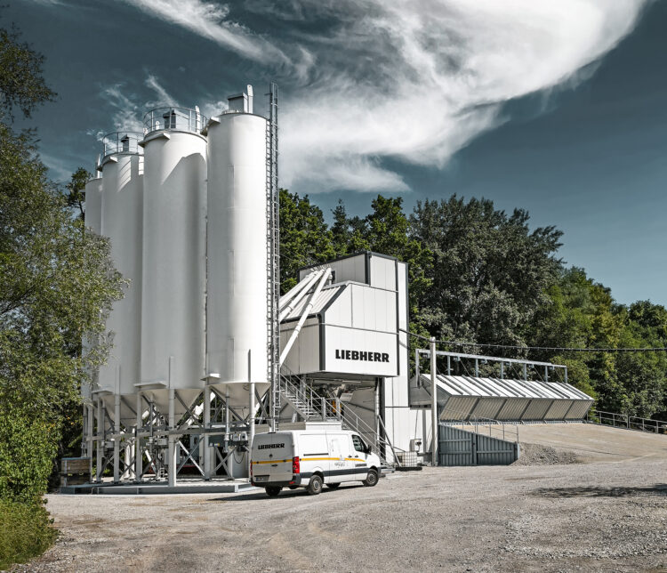 The first of Liebherr’s new, high efficiency concrete batching plants has been supplied to Germany