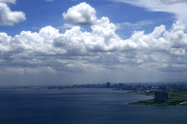 A new bridge link will cross Manila Bay in the Philippines – image courtesy of © Ragsac19 | Dreamstime.com