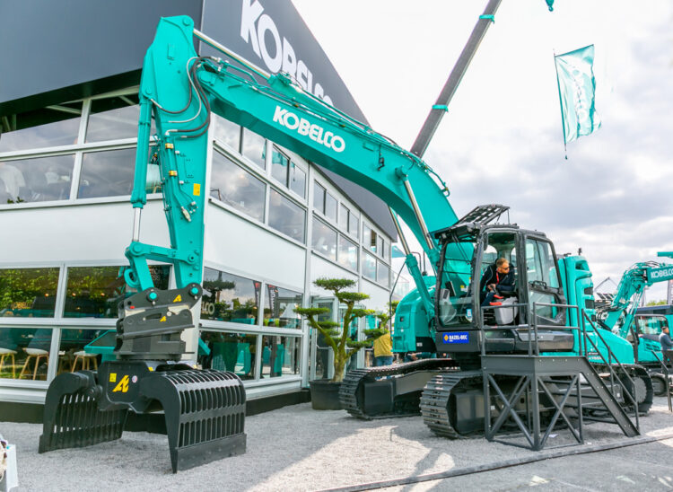 Kobelco’s powerful new short tailswing excavator offers versatility