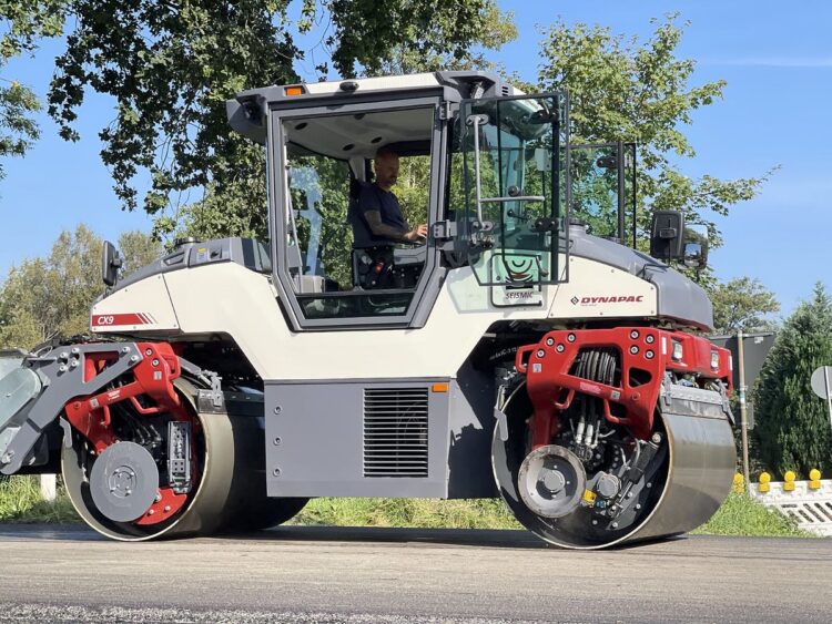 Dynapac CX9: the seismic system adjusts the frequency every 0.2 seconds