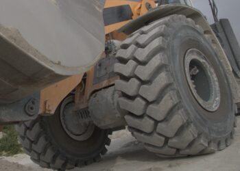 BKT tyres re proving hard wearing for a difficult extraction application in the UK