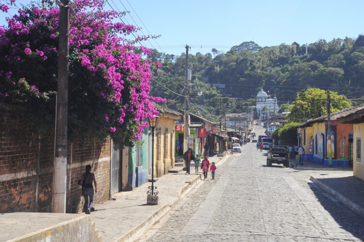 El Salvador’s roads can be dangerous – image courtesy of © Stefano Ember| Dreamstime.com
