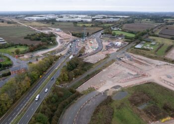 Xxx A new bridge is being built for the A38 route in the UK due to the H2S rail project
