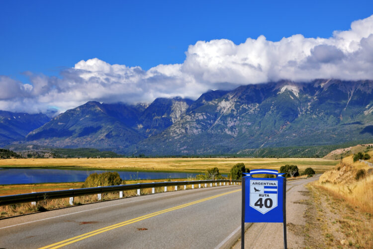 Argentina road auction – image courtesy of © Kushnirov Avraham| Dreamstime.com