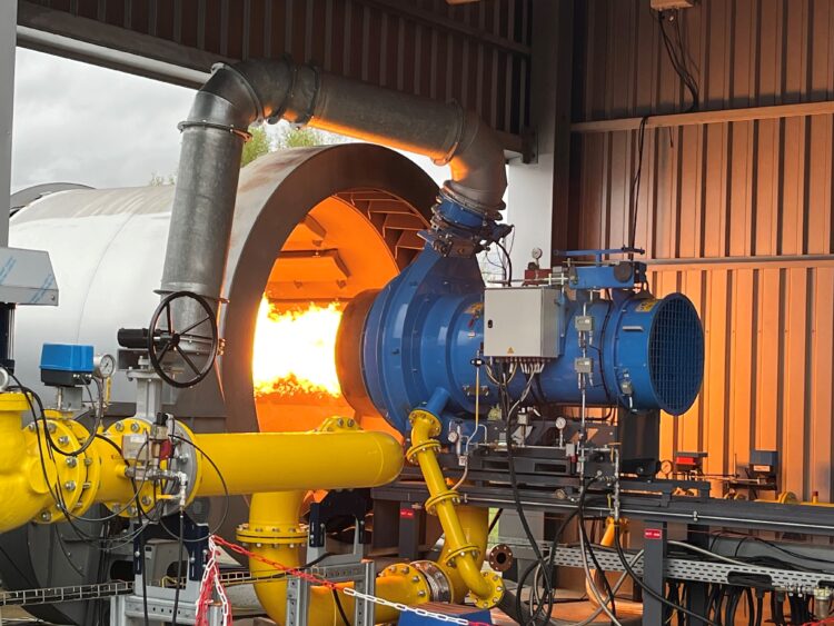 The use of hydrogen for asphalt plant burners such as the new Benninghoven unit can make a substantial reduction in CO2 emissions from road construction