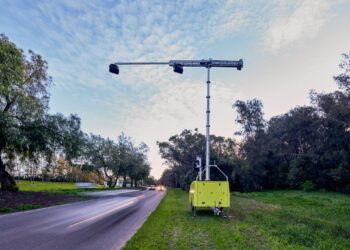 The Heads-Up solution – whether trailer-based or on existing infrastructure - captures high resolution, prosecutable evidence of individuals undertaking illegal driver behaviour, 24/7 in all weather conditions (image courtesy AECOM/Accusensus)