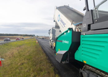 A warm mix asphalt was used together with a pioneering CarbonSink bio-component binder from Shell, which locks carbon into the road to prevent it being released into the atmosphere