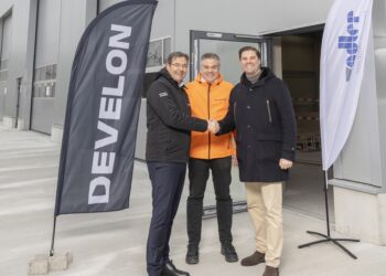 left to right: Andreas M Lohner, managing director of HD Hyundai Infracore Germany; René Halter, project manager for the construction project and member of the management team of HD Hyundai Infracore Germany and Alexander Adler, CEO of ADLER Immobilien Investment Group