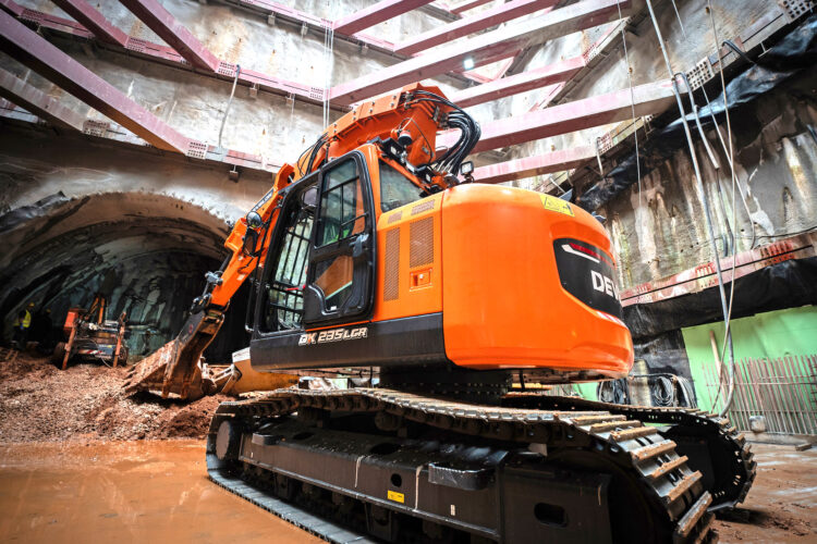 Tunnelling applications often require the transportation of the machine to areas with limited access, so the DX235RTF-7 is designed to be simple to lift and manoeuvre into place