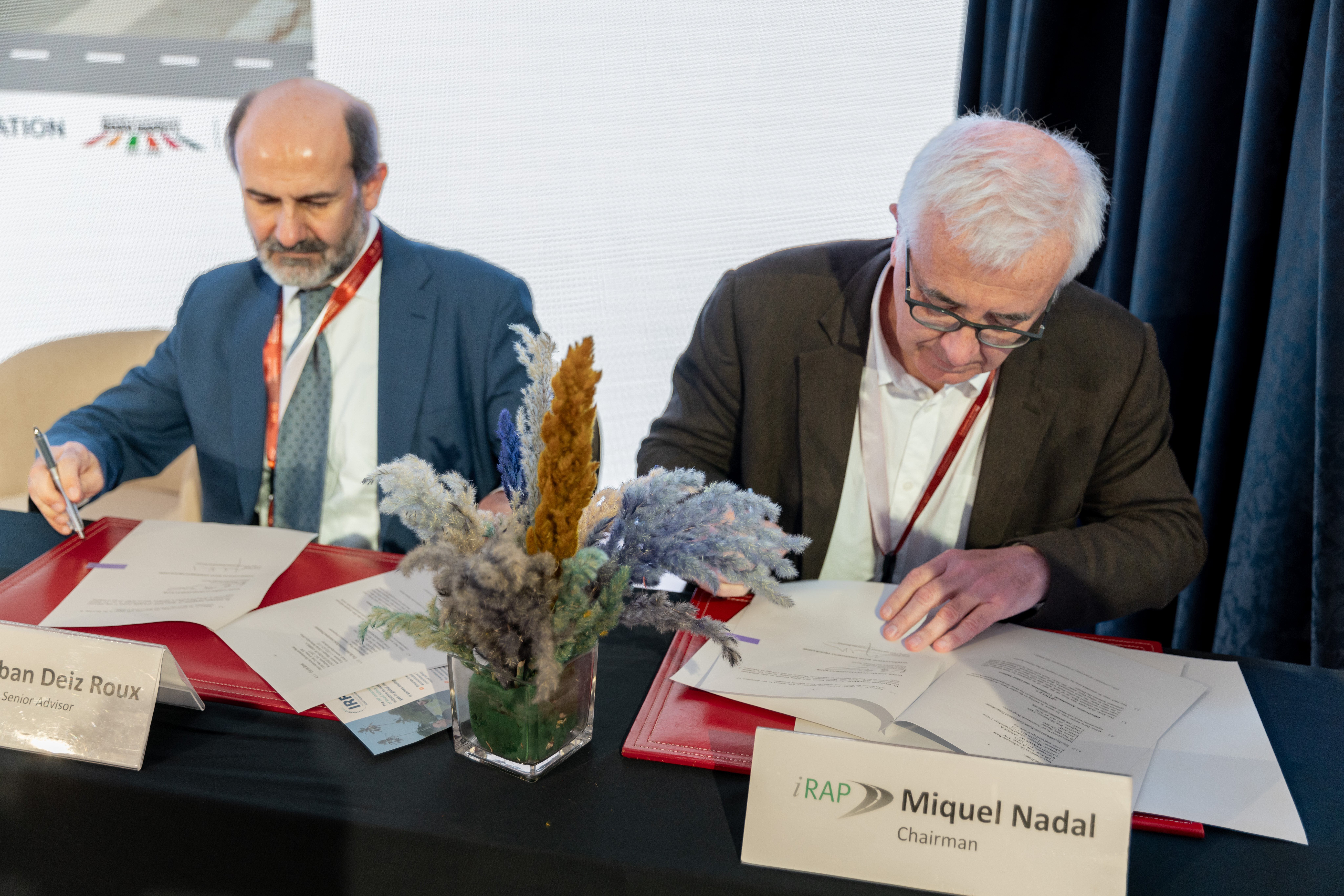 Esteban Diez Roux (left), operation senior advisor at the Inter-American Development Bank, and Miquel Nadal, director general of Cercle d’Economia and chair of iRAP (image courtesy iRAP)