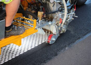 The Danish Road Directorate is in the process of replacing all lane markings on Danish motorways with Geveko Markings’ unique thermoplastic marking applied in a droplet-shaped pattern (image courtesy Geveko Markings)