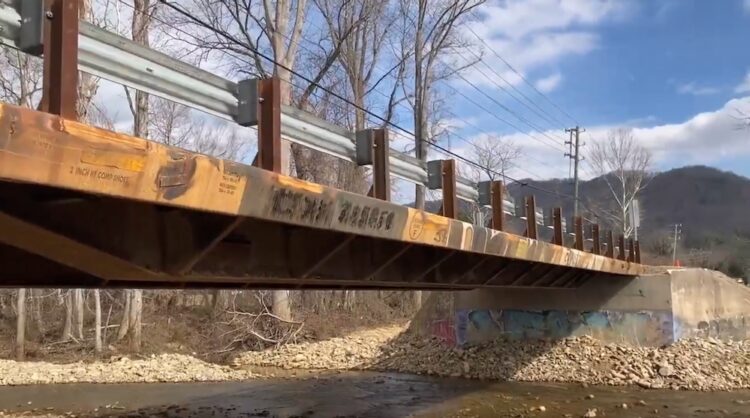 The Innovative Bridge Company sells or rents flat railcar decks up to 27.5m-long (image from a NCDOT video; see below for link)