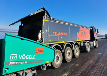 In contrast to conventional tipper vehicles, the Thermo push-off trailer enables controlled and even material discharge