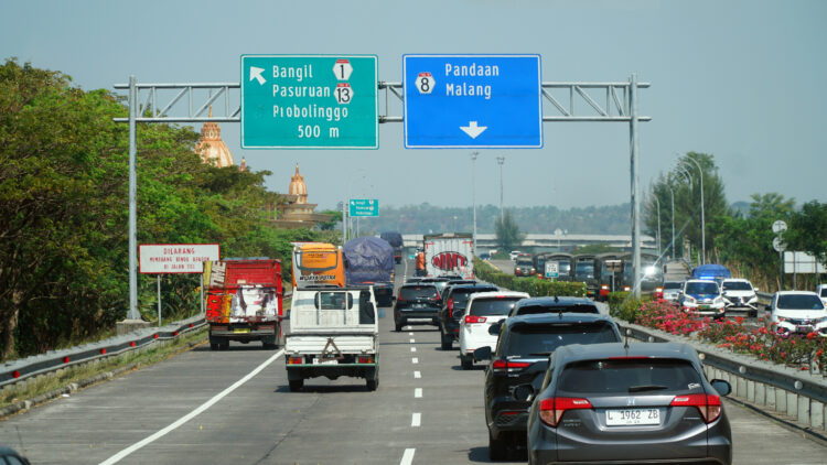 The Probolinggo–Banyuwangi Toll Road in East Java is the final phase of Trans-Java Toll Road with the port of Merak on the western end (image © Tarasari/Dreamstime)