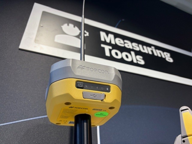 The lightweight HiPer XR, from Topcon Positioning Systems, Dynamic TILT Compensation technology for effortless measurements, even in difficult conditions