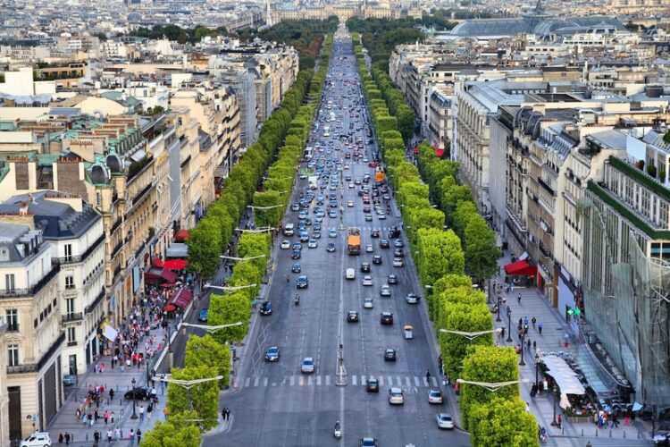 Traffic congestion on the Champs-Élysées in Paris (image © Tupungato/Dreamstime)