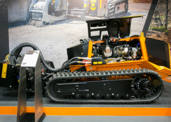 The RCU 75, fitted with road planer attachment