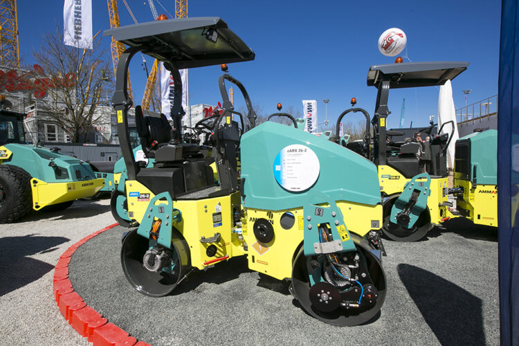 While categorised as a ‘light’ machine, the compactor actually has an operating weight of 2,640kg