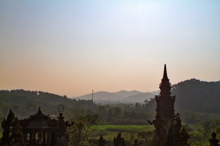 A new coastal road link will boost economic development in Vietnam’s Hue City area – image courtesy of © Pham Anh| Dreamstime.com