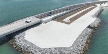 The restored three-mile causeway that has re-established the link between Sanibel Island and mainland Florida that was devastated by Hurricane Ian in 2022. Image: Superior Construction