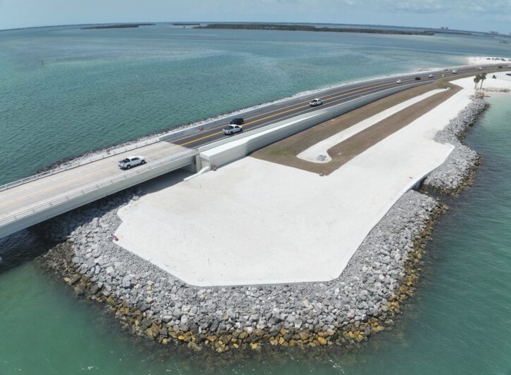 The restored three-mile causeway that has re-established the link between Sanibel Island and mainland Florida that was devastated by Hurricane Ian in 2022. Image: Superior Construction