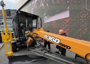 CASE’s D series motor graders - 836D and 856D - come with both electro-hydraulic joystick controls or mechanical levers