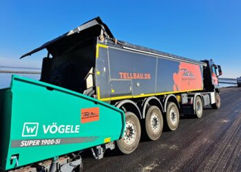 In contrast to conventional tipper vehicles, the Thermo push-off trailer enables controlled and even material discharge