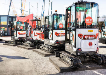Bobcat’s R2-Series introduces several new features, notably its high-performance SmartFlow hydraulic system