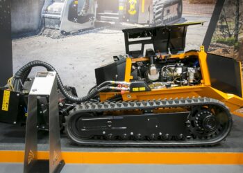 The RCU 75, fitted with road planer attachment