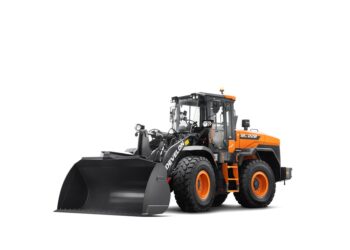 With the Develon transparent bucket function, the driver can easily check the blind spots in front of the wheeled loader’s bucket via the cab monitor