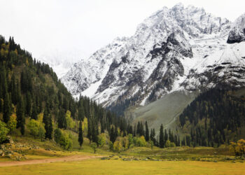 New road and tunnel works in Jammu and Kashmir will improve transport – image courtesy of © Dodi Sandradi| Dreamstime.com