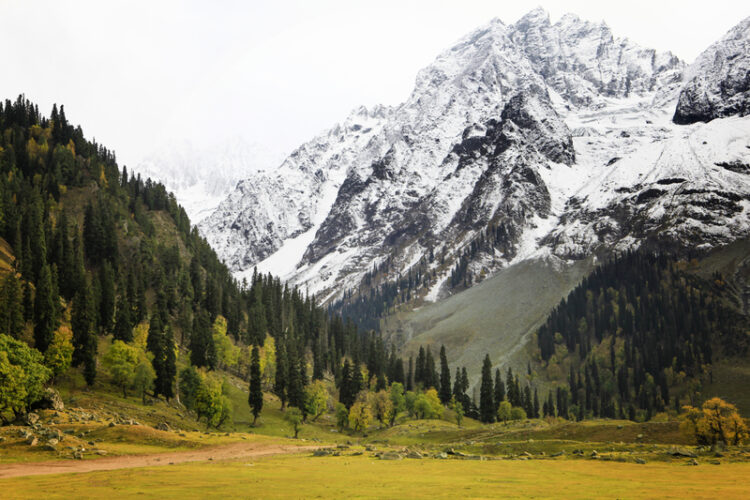New road and tunnel works in Jammu and Kashmir will improve transport – image courtesy of © Dodi Sandradi| Dreamstime.com