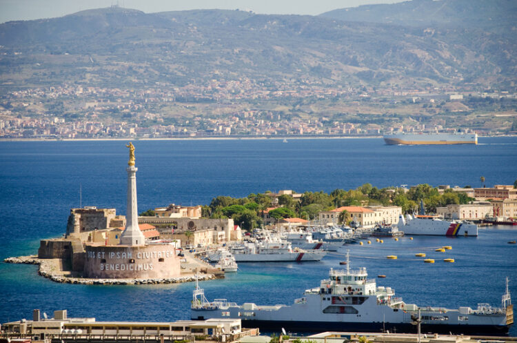 The Italian Government is once more proposing to span the Messina Strait with a new suspension bridge – image courtesy of © Masezdromaderi| Dreamstime.com