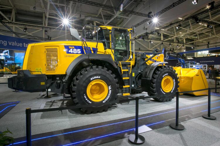 The WA485-11 achieves a 29% increase in fuel efficiency compared to its predecessor WA480-8