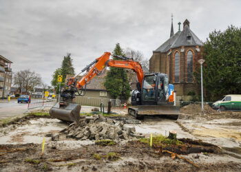 The ZE85 compact electric excavator was used by J. van Uijthoven & Zn BV for groundworks, sewerage activities, and installing utility pipes on the site near Eindhoven in autumn 2024.